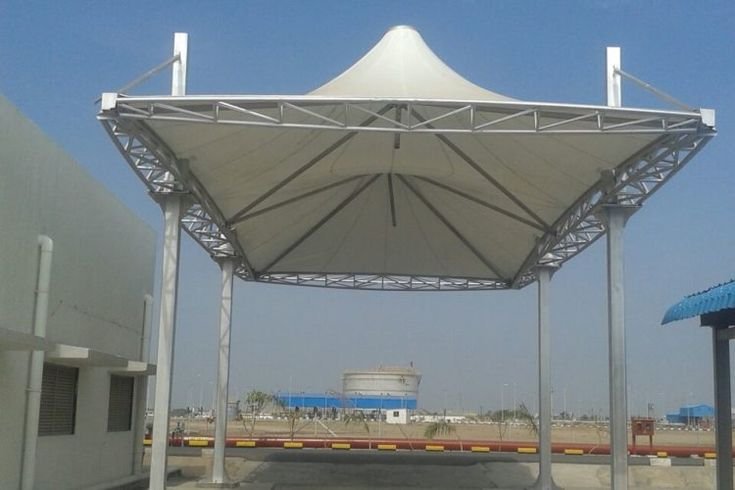 تركيب مظلات هرمية فاخرة في الشرقية